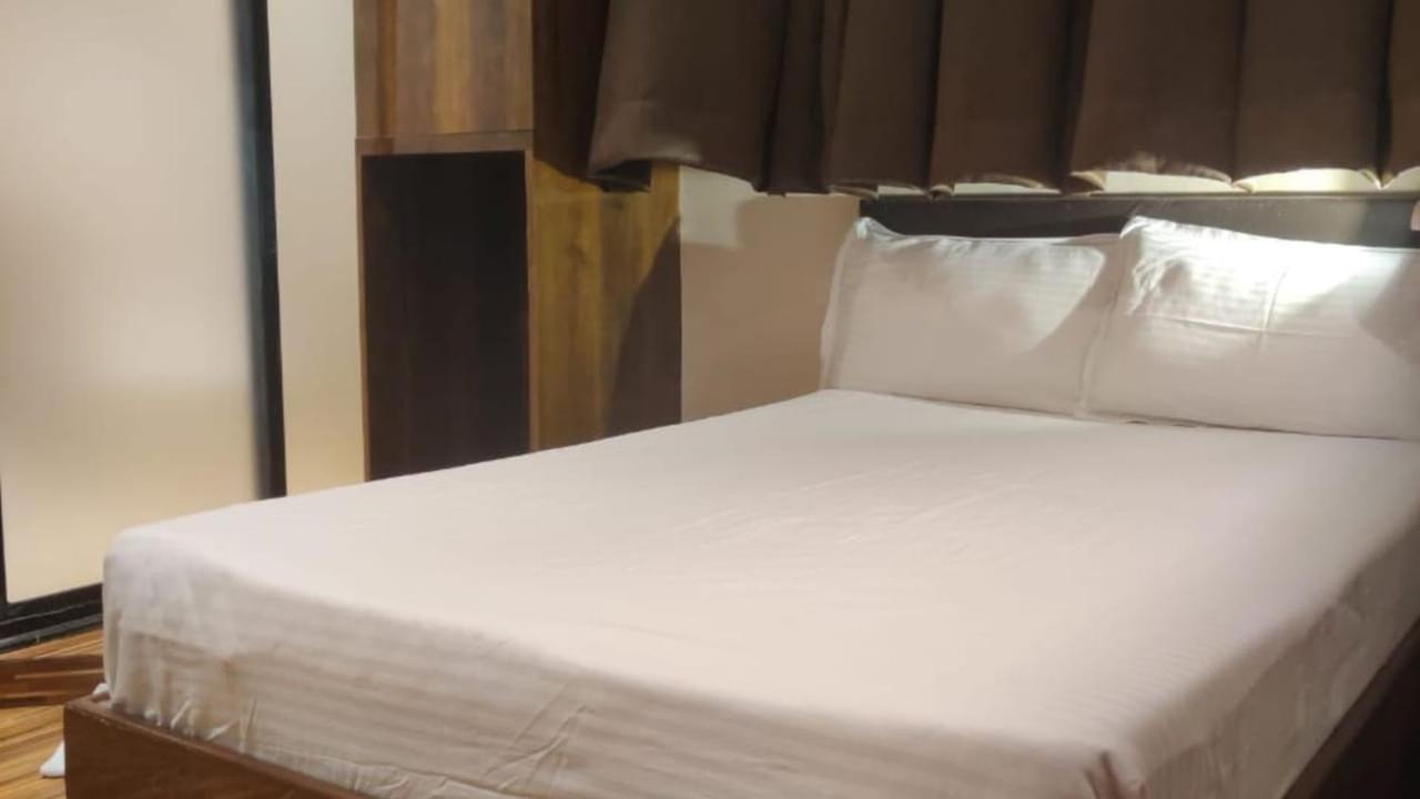 Fluorescent By Bizzgrow Hotels-viman Nagar Hotel