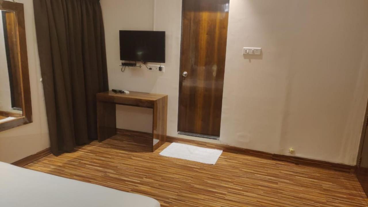 Hotel Fluorescent By Bizzgrow Hotels-viman Nagar 3*