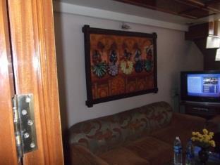 Fluorescent By Bizzgrow Hotels-viman Nagar Hotel Pune