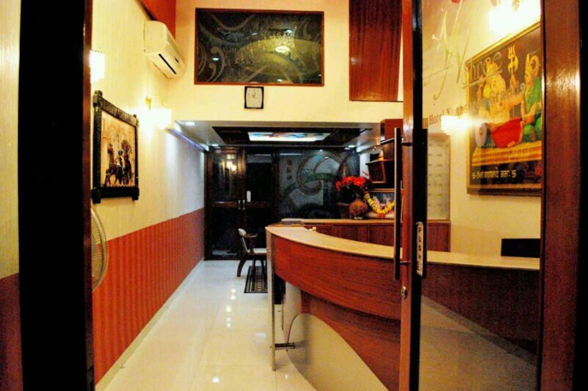 Fluorescent By Bizzgrow Hotels-viman Nagar Hotel
