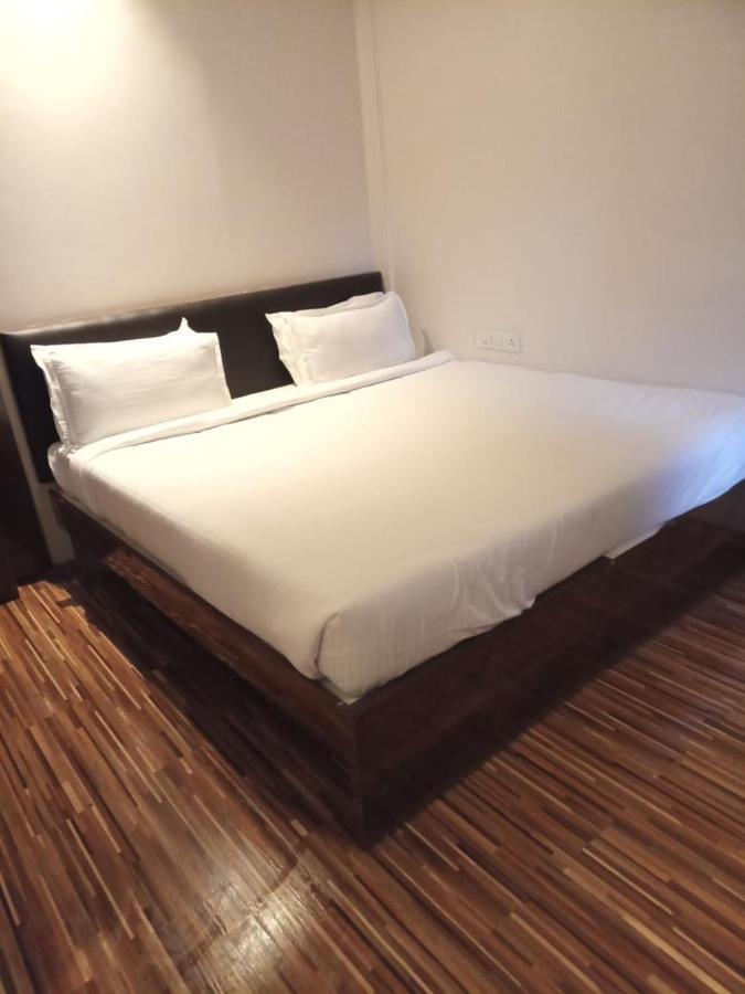 Fluorescent By Bizzgrow Hotels-viman Nagar