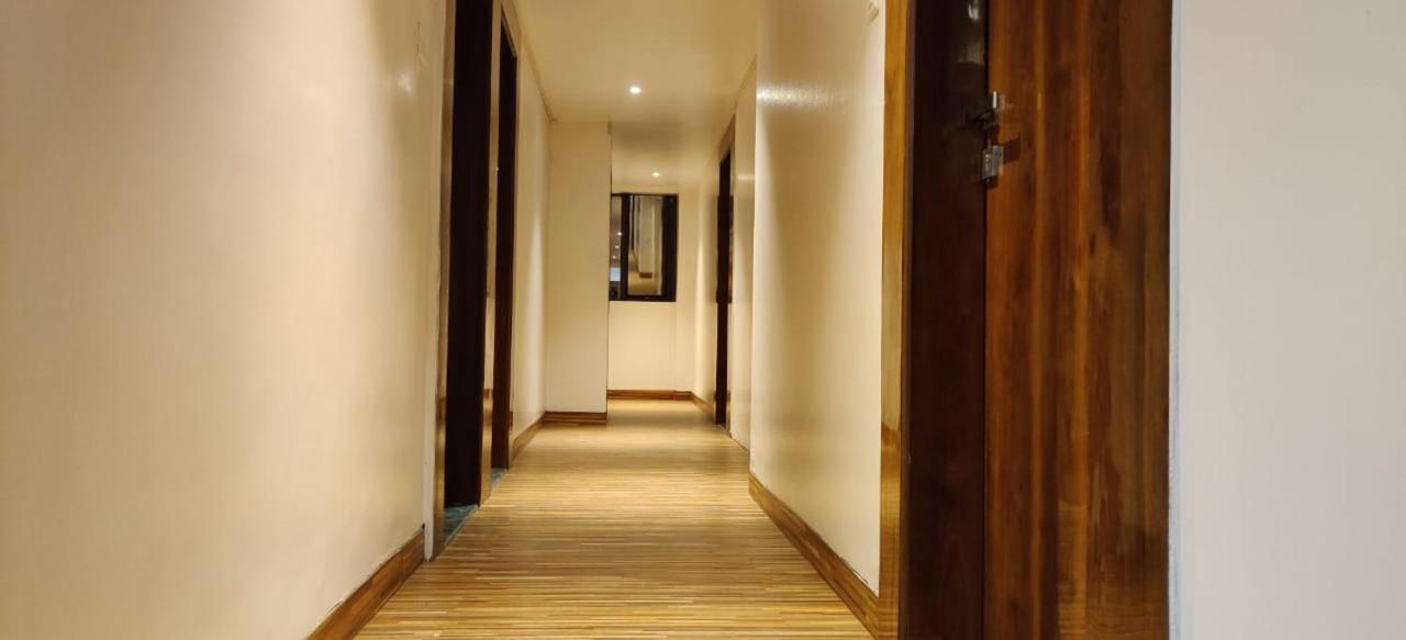 Fluorescent By Bizzgrow Hotels-viman Nagar 3* Pune