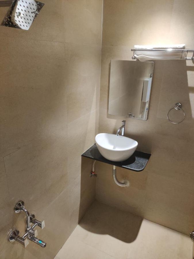 Hotel Fluorescent By Bizzgrow Hotels-viman Nagar Pune
